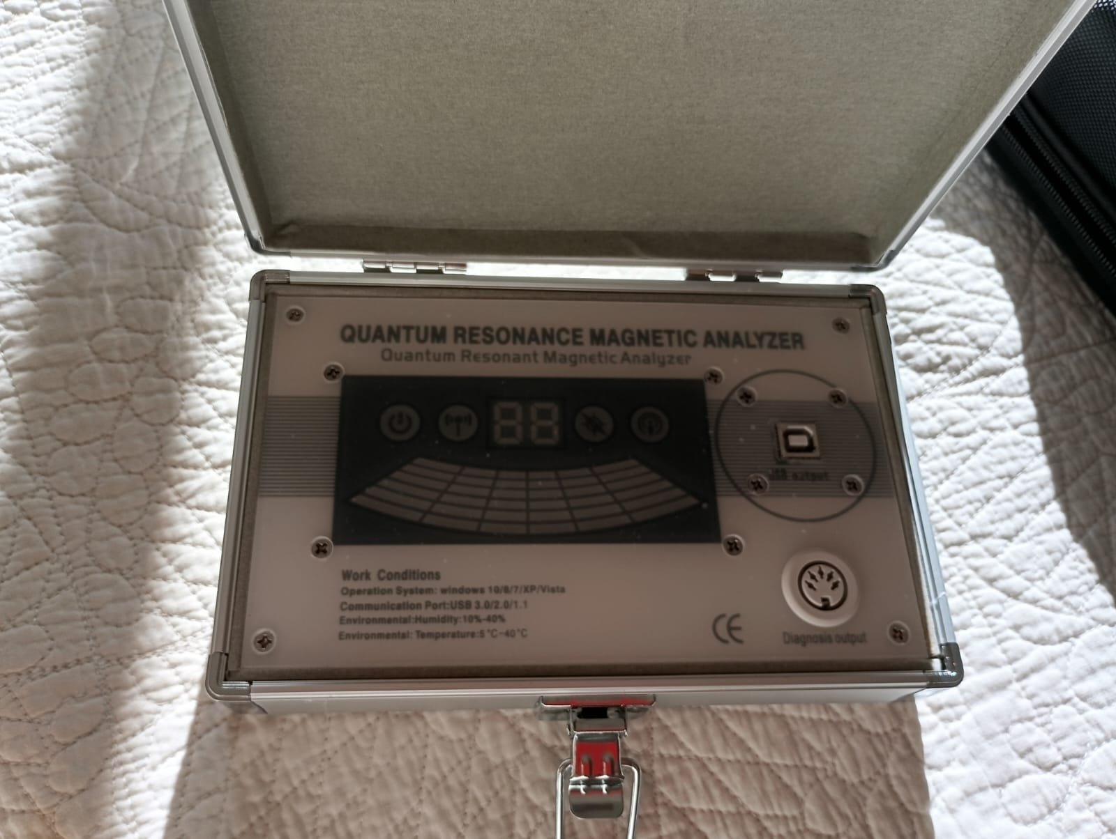 Comparación visual entre software genuino MAIKONG y versión pirata