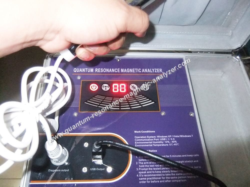 Analizador cuantico de resonancia magnetica MAIKONG en uso en clinica peruana