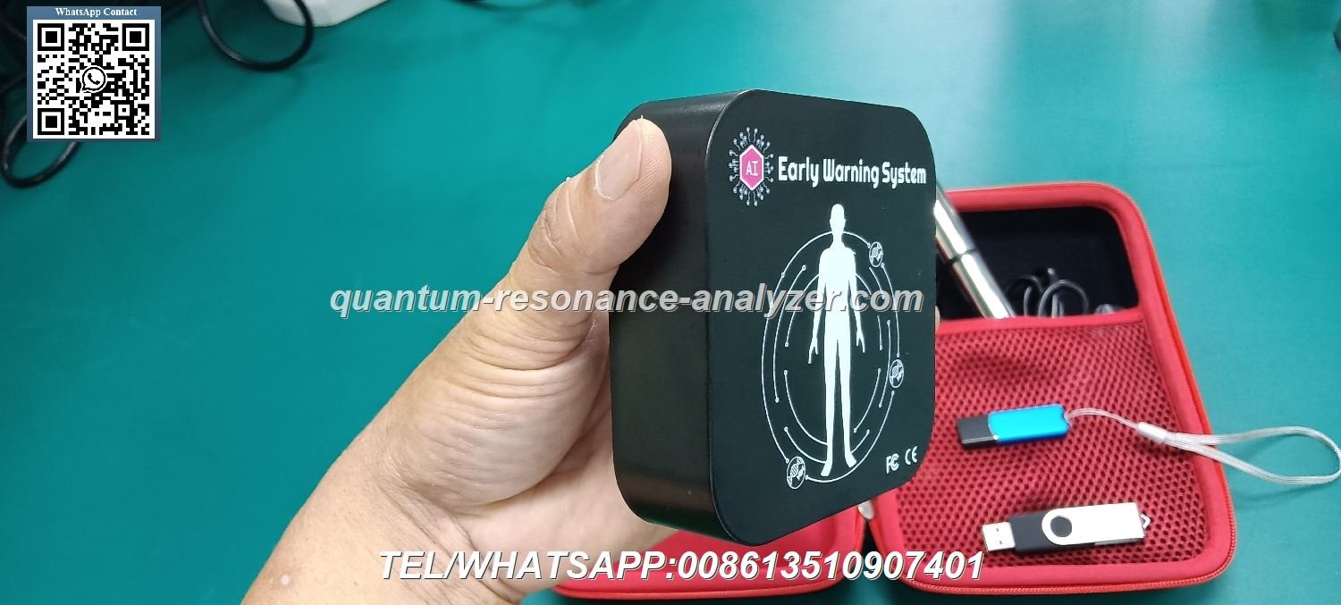 Profesional de salud usando analizador cuántico con paciente en clínica moderna