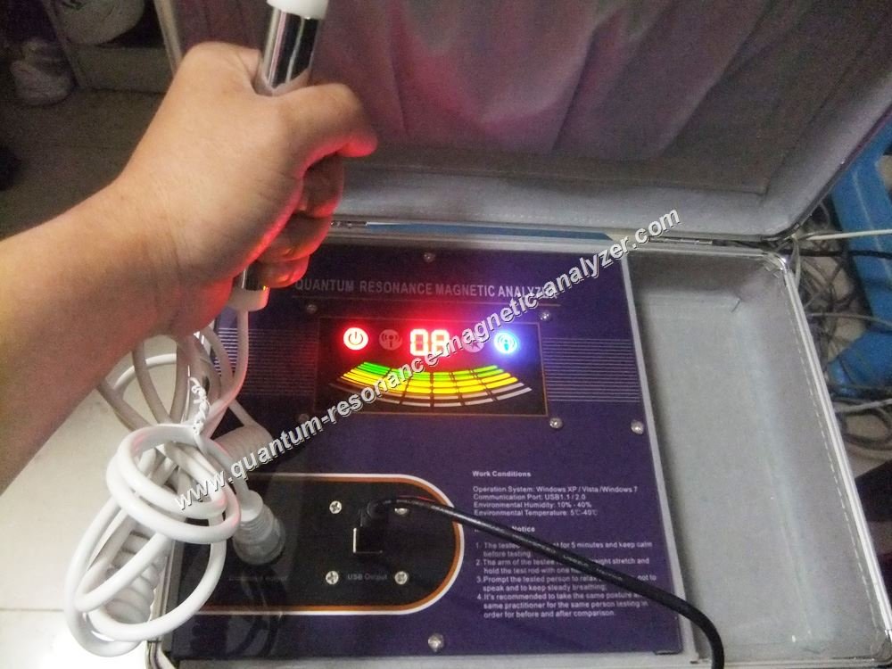 Analizador cuántico de resonancia magnética MAIKONG en uso clínico profesional